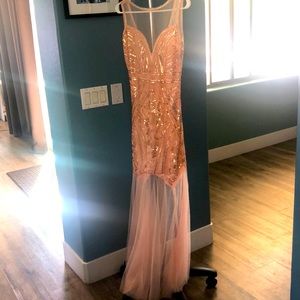 Fun formal gown. Thin and light.
